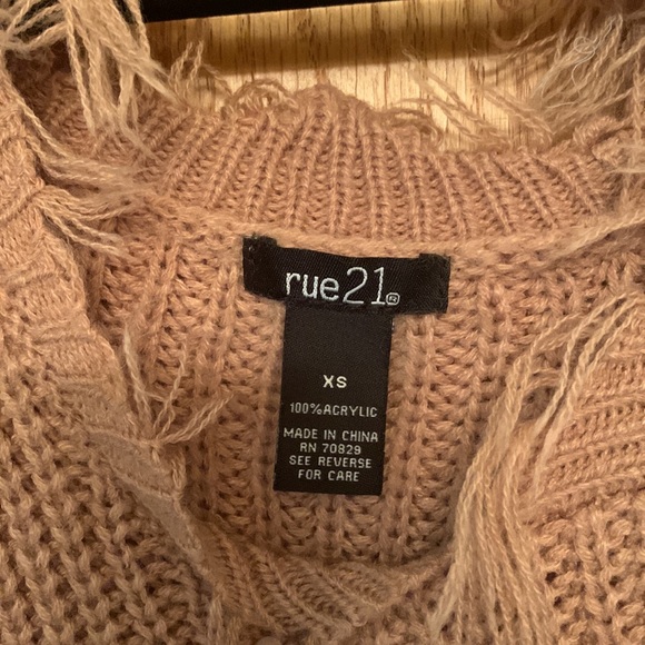 Distressed v-neck knitted sweater - Picture 2 of 3